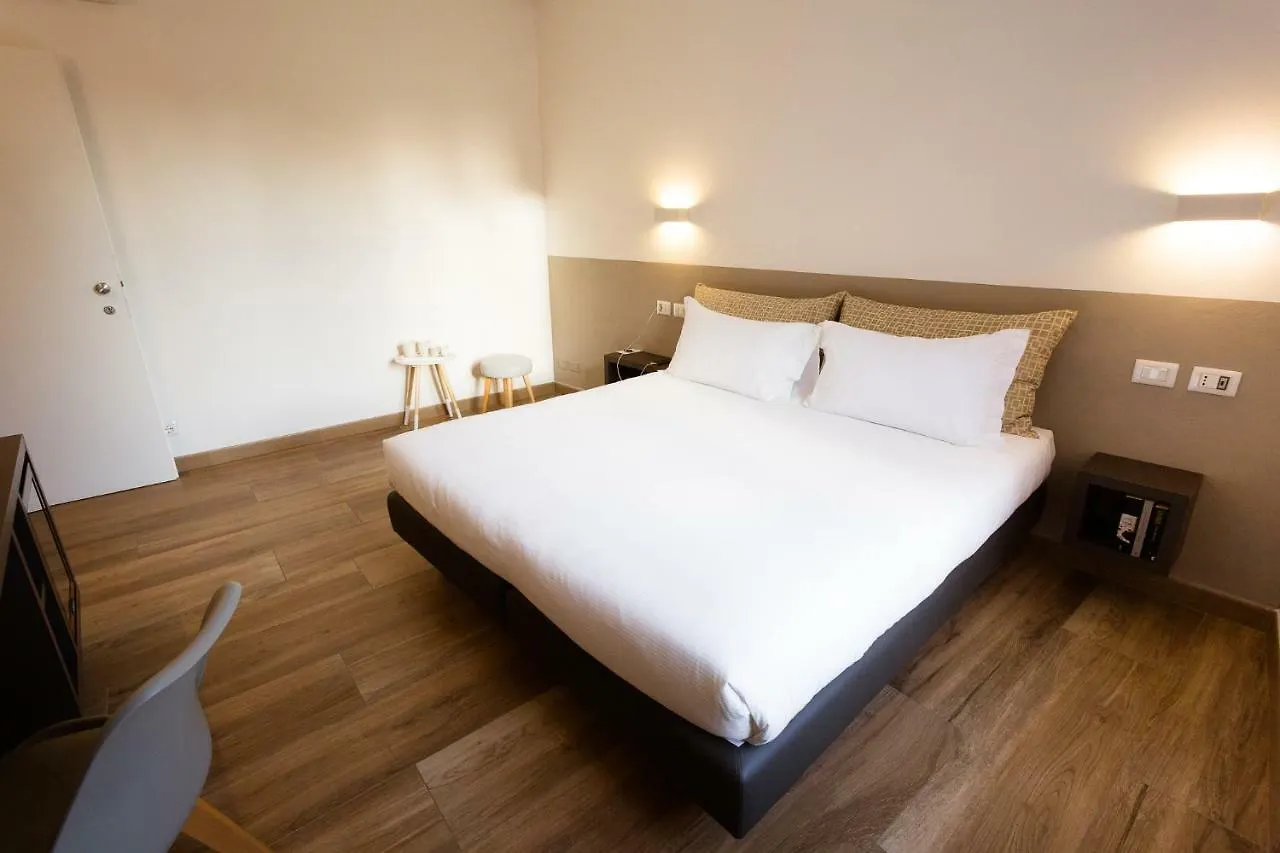 Sarzana'S Rooms Guest house Sarzana