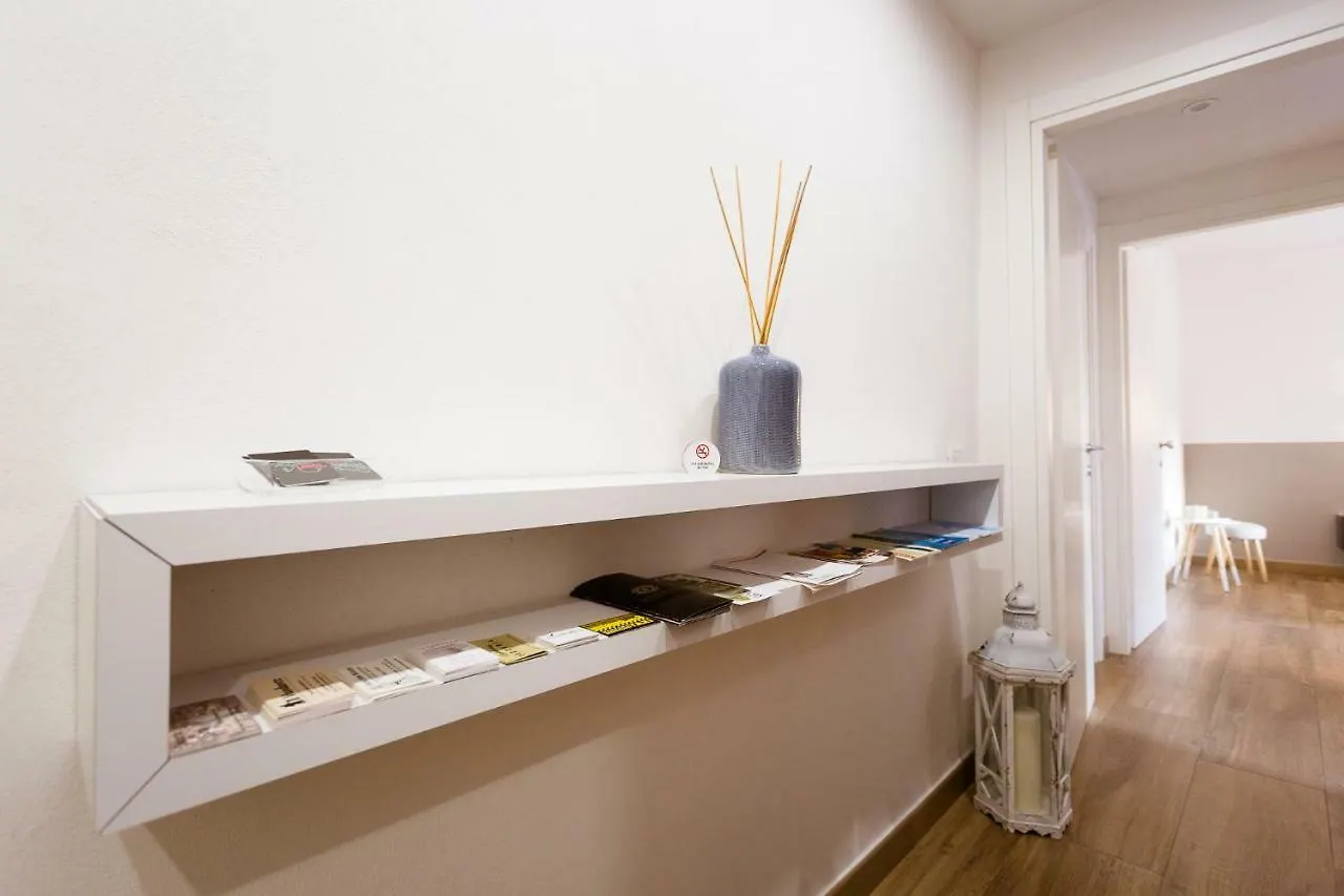 Sarzana'S Rooms Guest house